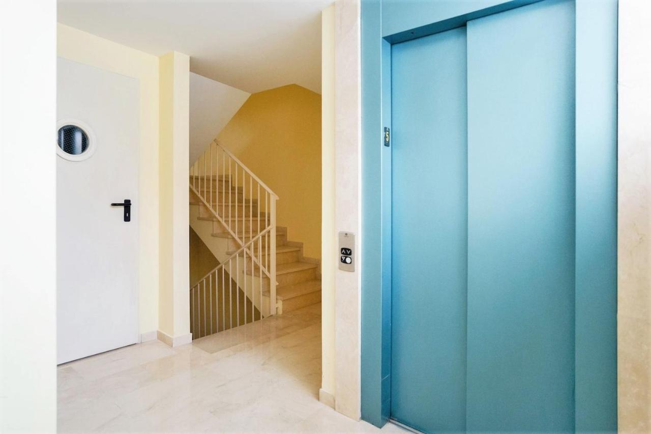Royal Dreams & Costa Del Sol Apartment